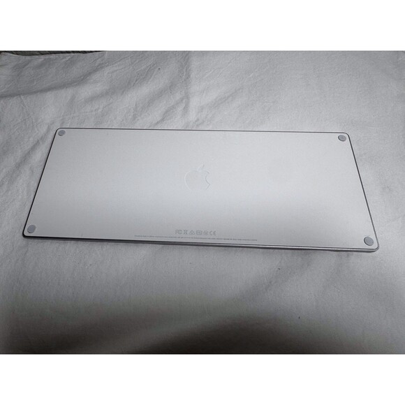 Apple Wireless Magic Keyboard 2 A1644 EMC 2815 MLA22LL/A - Picture 3 of 3